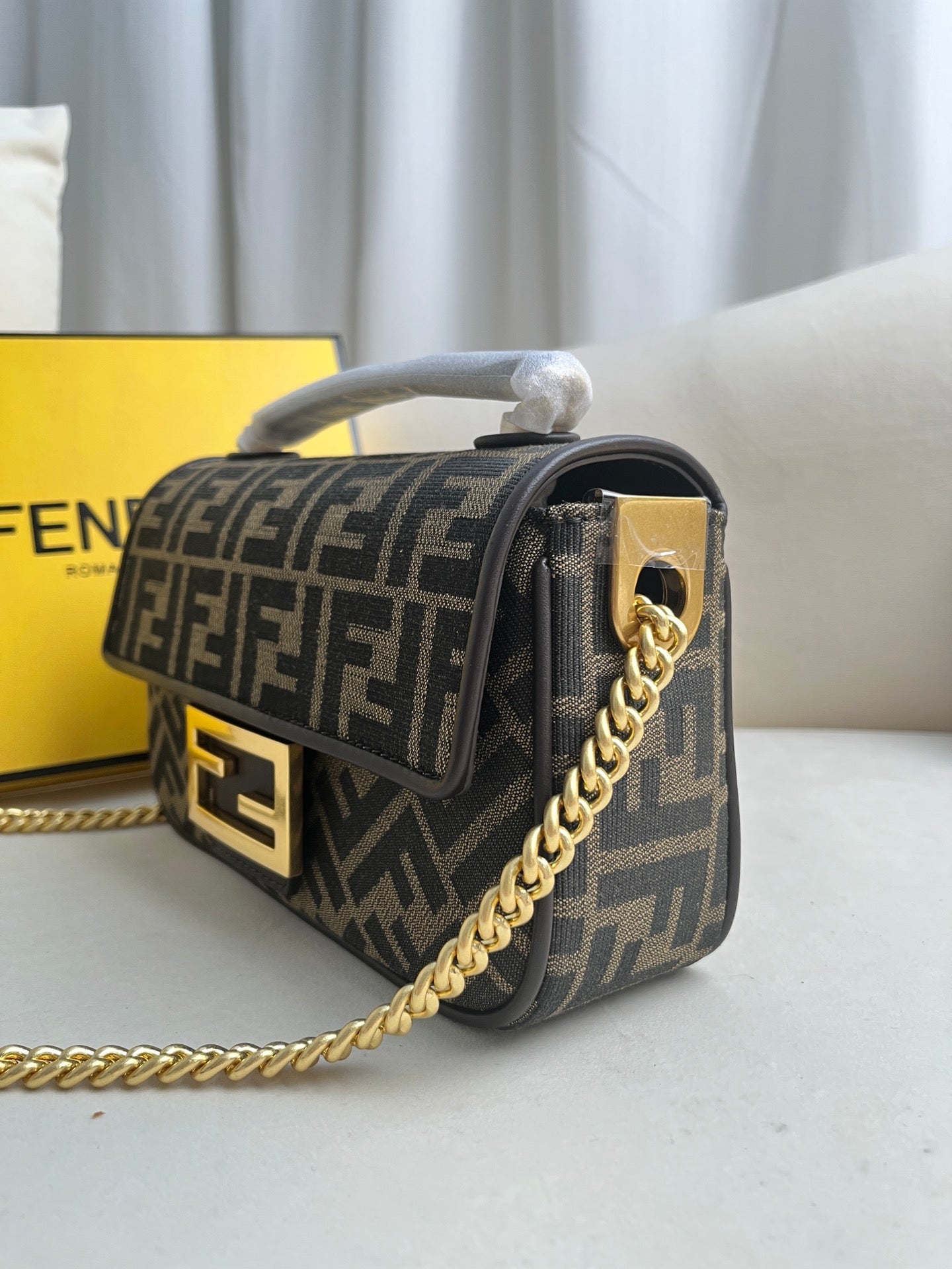 FENDI Iconic Baguette Medium Chain Bag